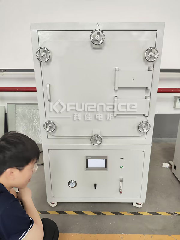 Atmosphere sintering furnace (click on the image to view product details)